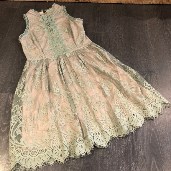 Stretch short lace dress - Picture 4 of 12